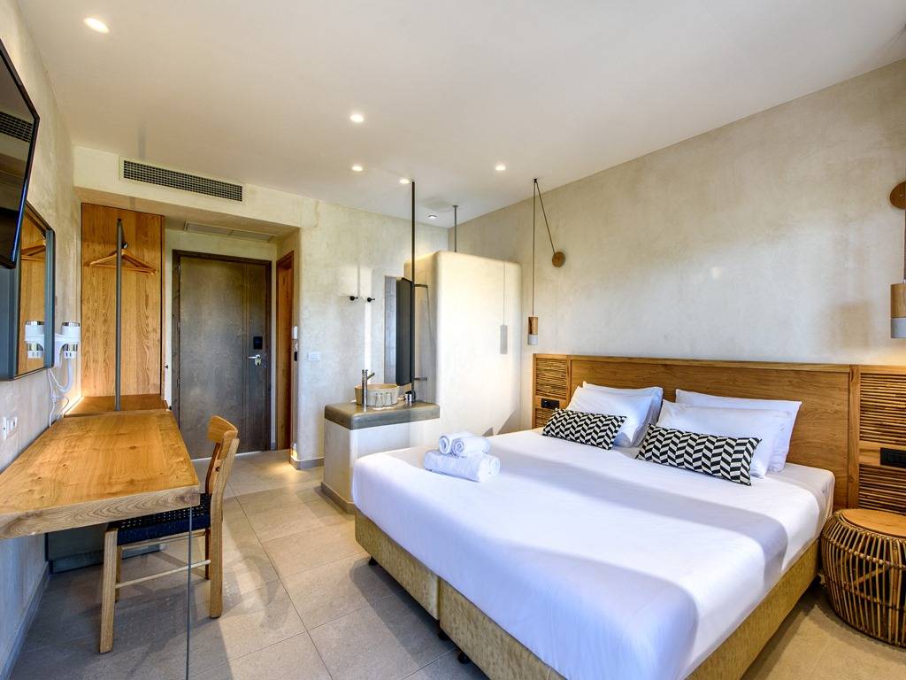 DOUBLE ROOM SUPERIOR