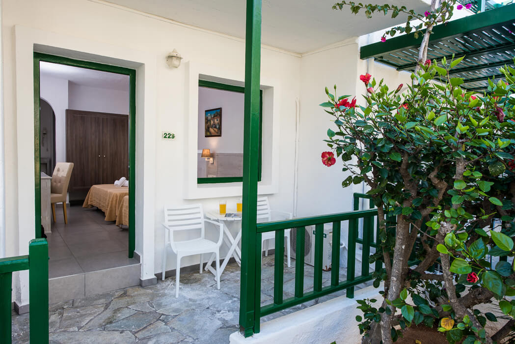 Hotel Stella Village - taras przy pokoju