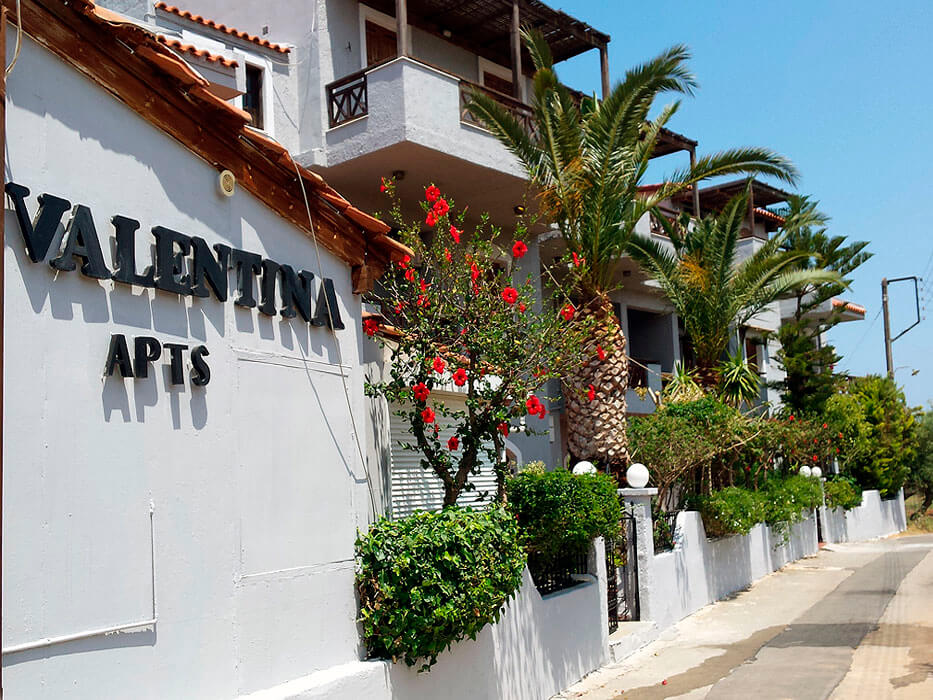 Hotel Valentina Apartments - palmy przy budynku