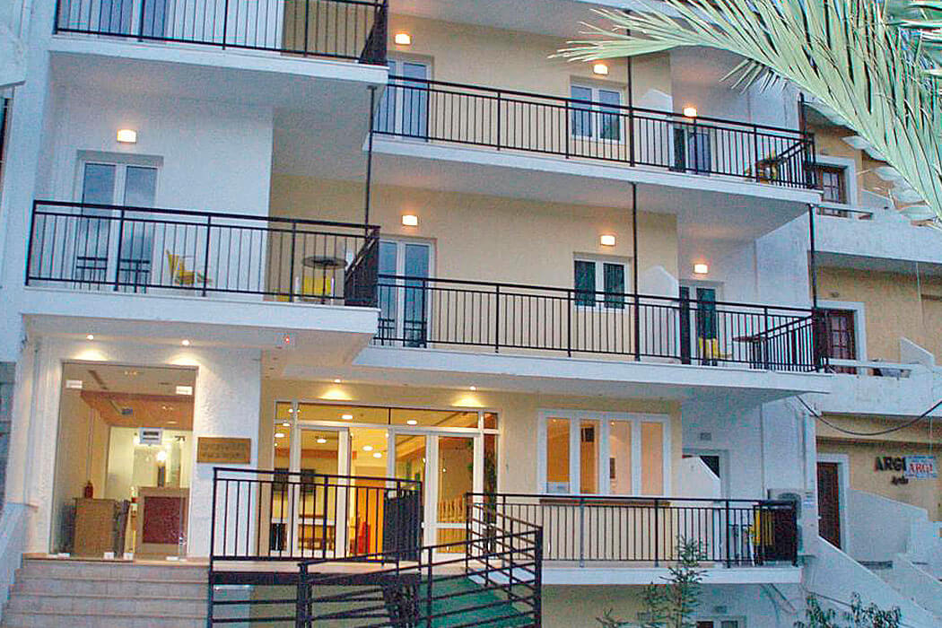 Hotel Haris Apartments Hersonissos - wejście do hotelu