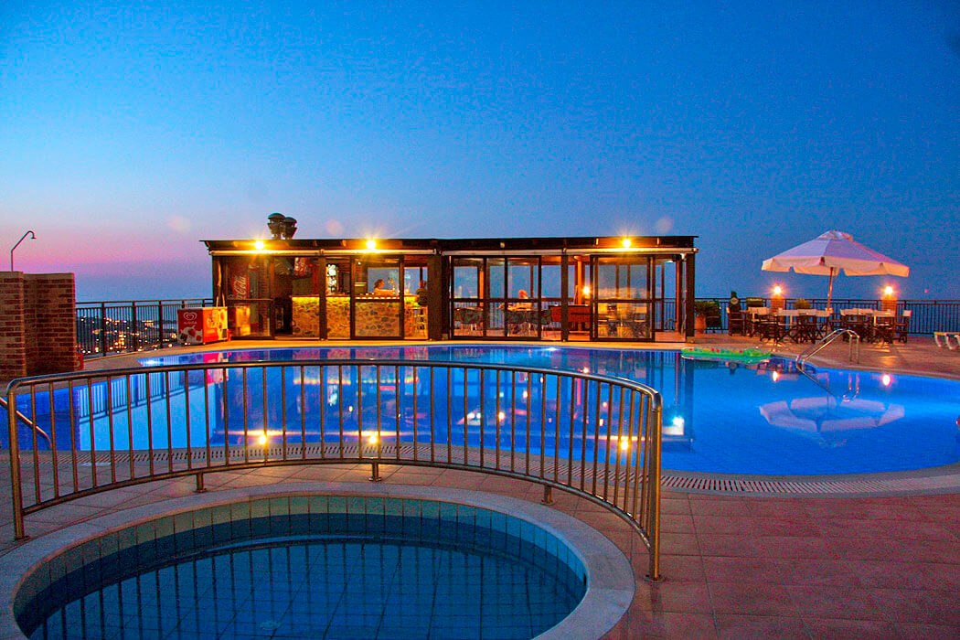 Hotel Driades Apartments - brodzik i basen