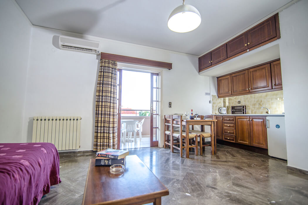 Hotel Elpida Apartments - salon z aneksem