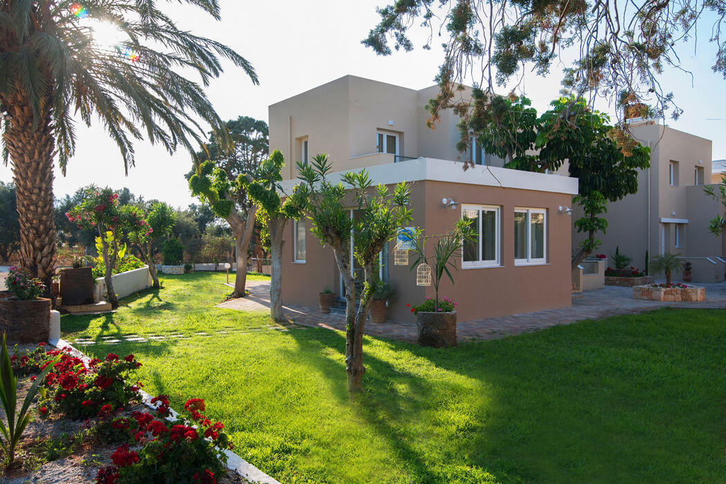 Hotel Blue Sky Apartments - pokój z ogrodem