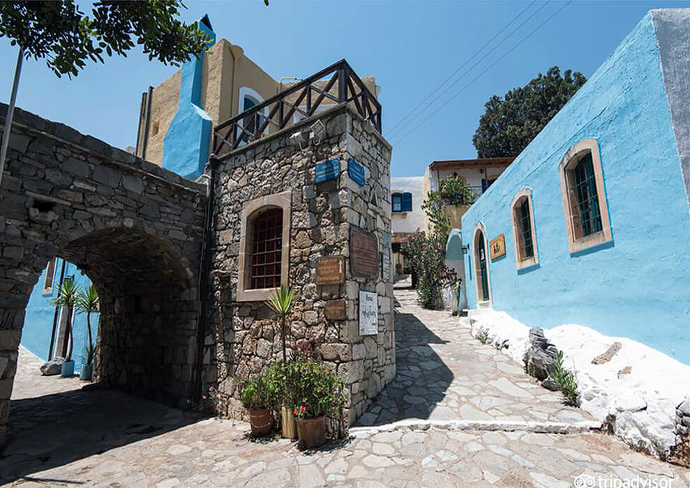 Hotel Arolithos Traditional Cretan Village - łuk i kamienica