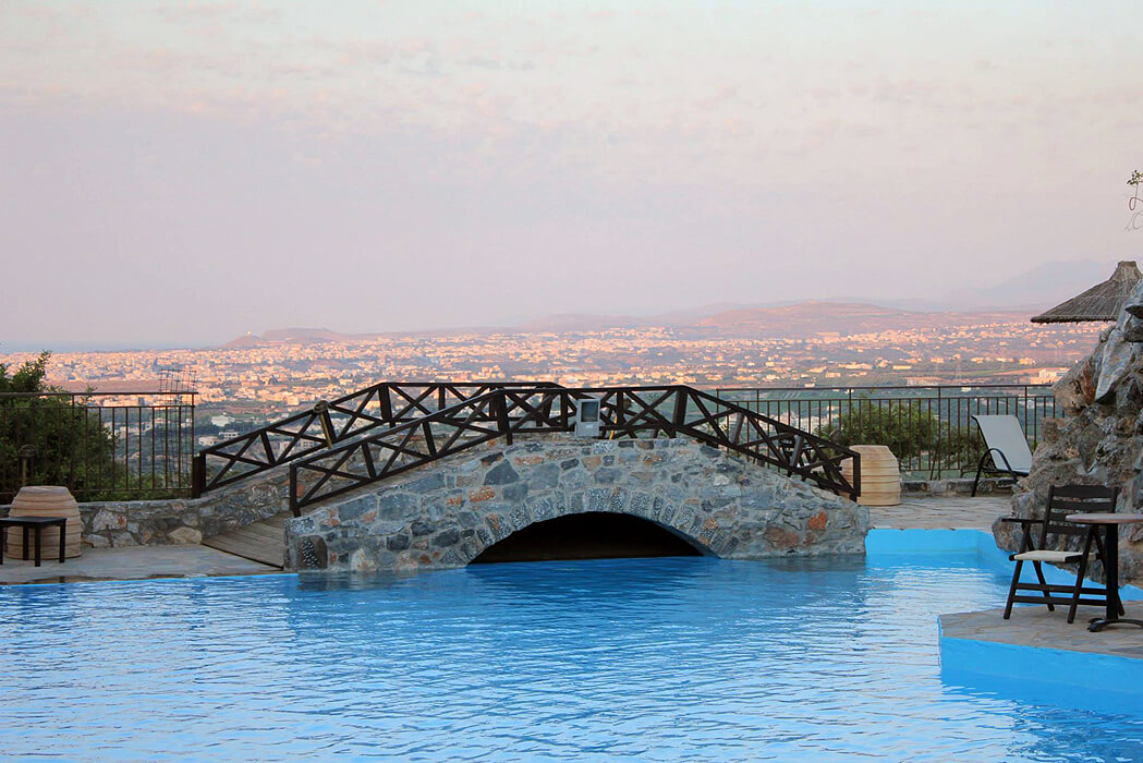 Hotel Arolithos Traditional Cretan Village - mostek
