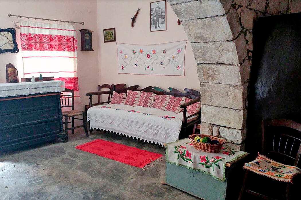 Hotel Arolithos Traditional Cretan Village - tradycyjne dekoracje