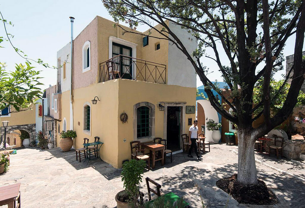 Hotel Arolithos Traditional Cretan Village - widok na teren