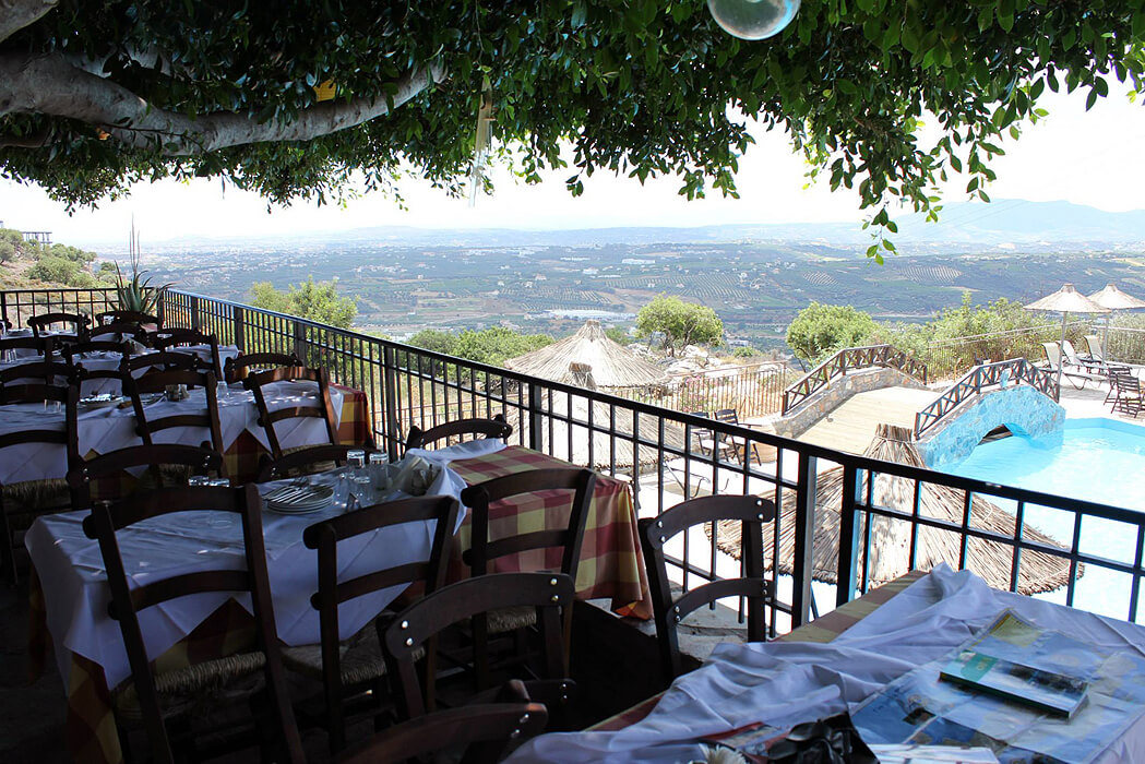 Hotel Arolithos Traditional Cretan Village - widok z restauracji panoramiczny
