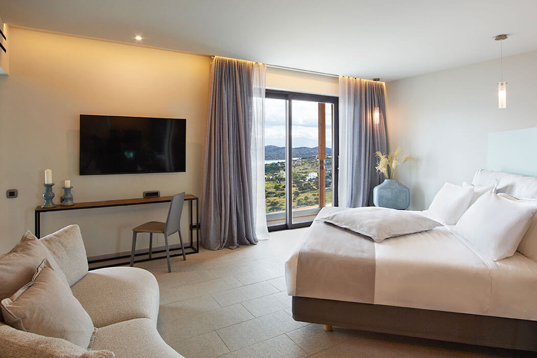 Hotel Cayo Exclusive Resort and Spa - sypialnia w przykładowej willi Cayo Grand pool sea view