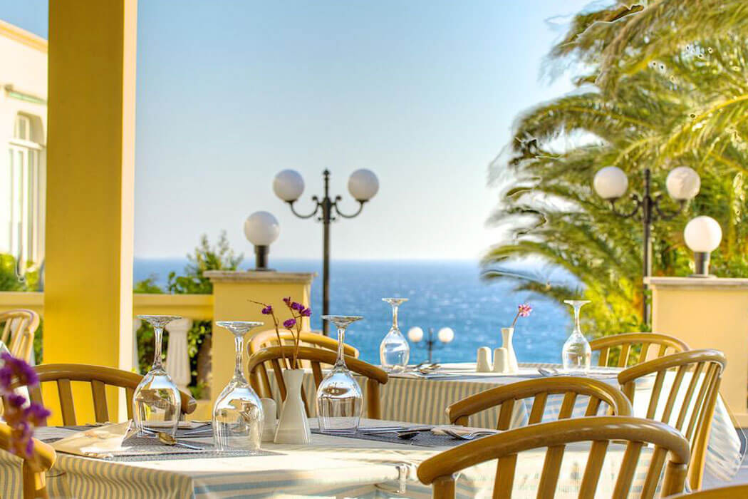 Arion Palace Hotel - widok z restauracji na morze