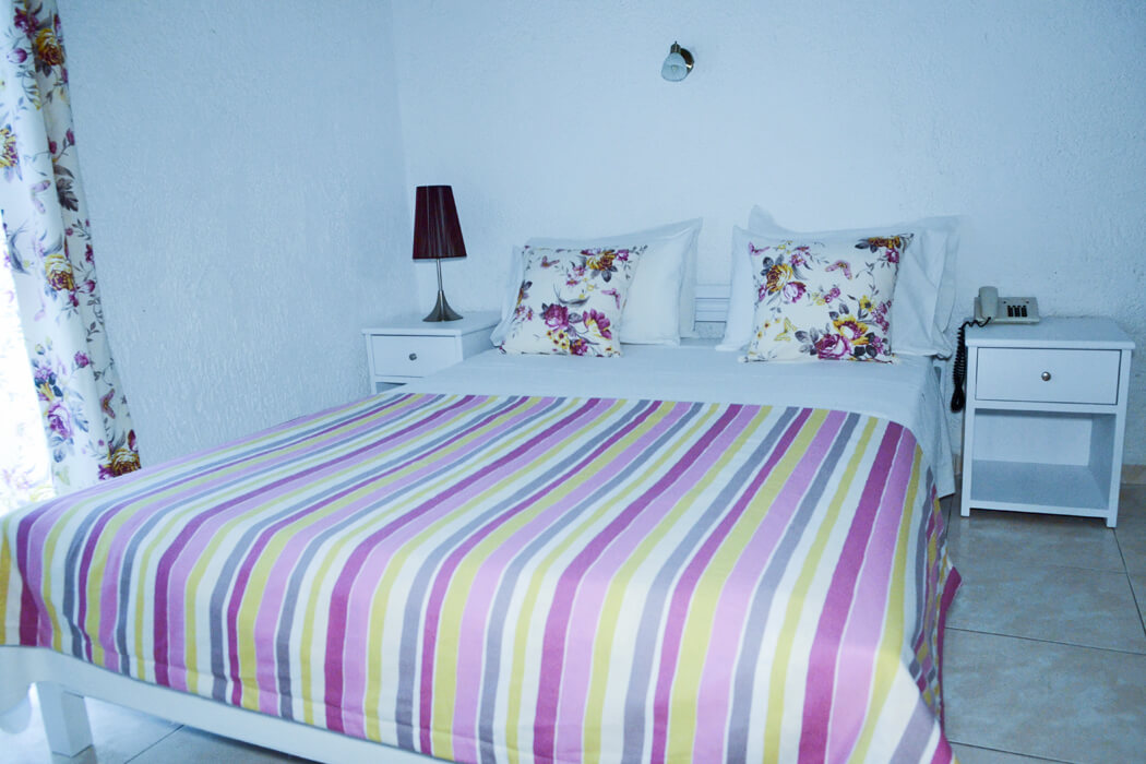 Roxani - Stelios Hotel Restaurant - łóżko podwójne