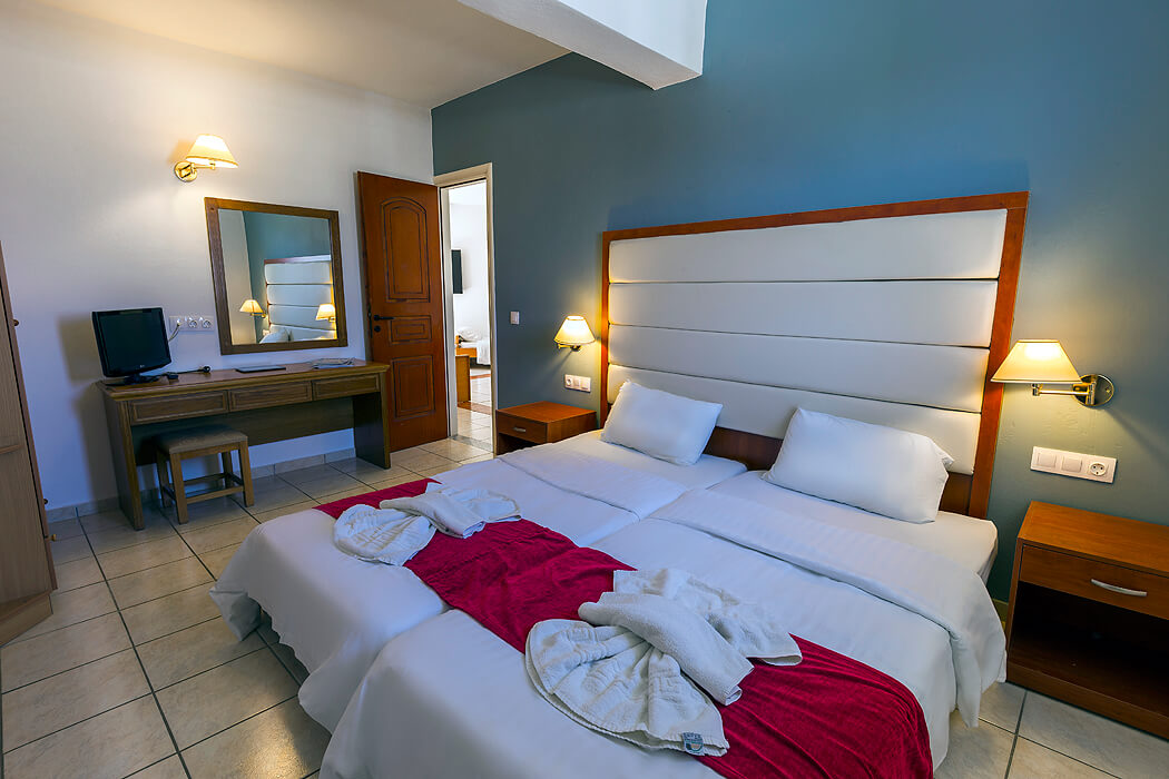 Hotel Rethymno Residence - pokój z łóżkiem małżeńskim
