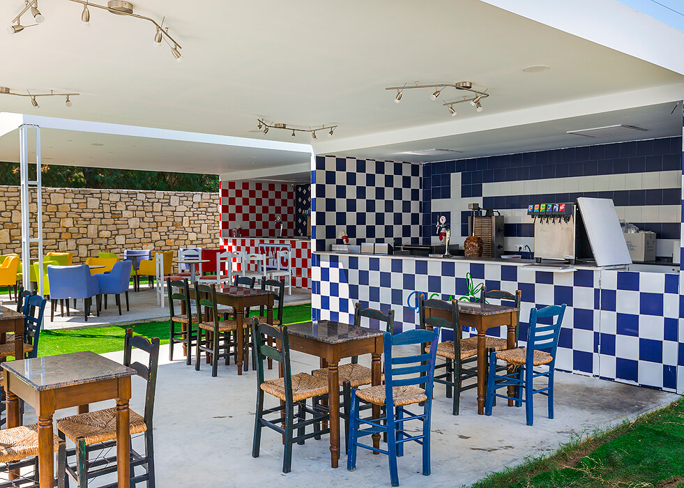 Hotel Rethymno Residence - stoliki w barze