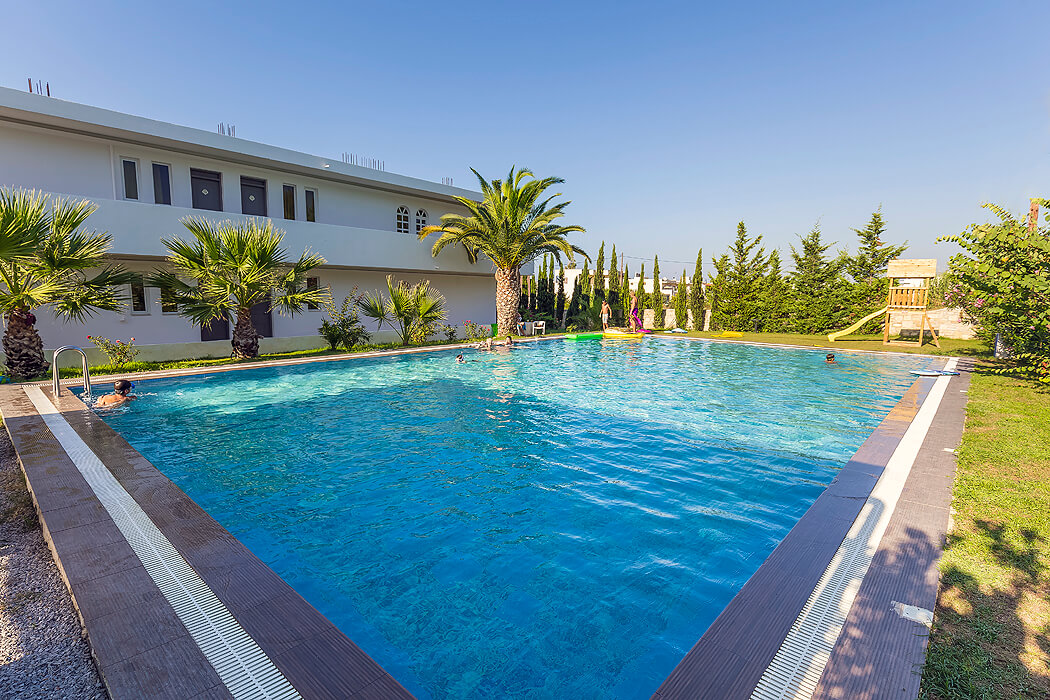 Hotel Rethymno Residence - widok na basen i hotel