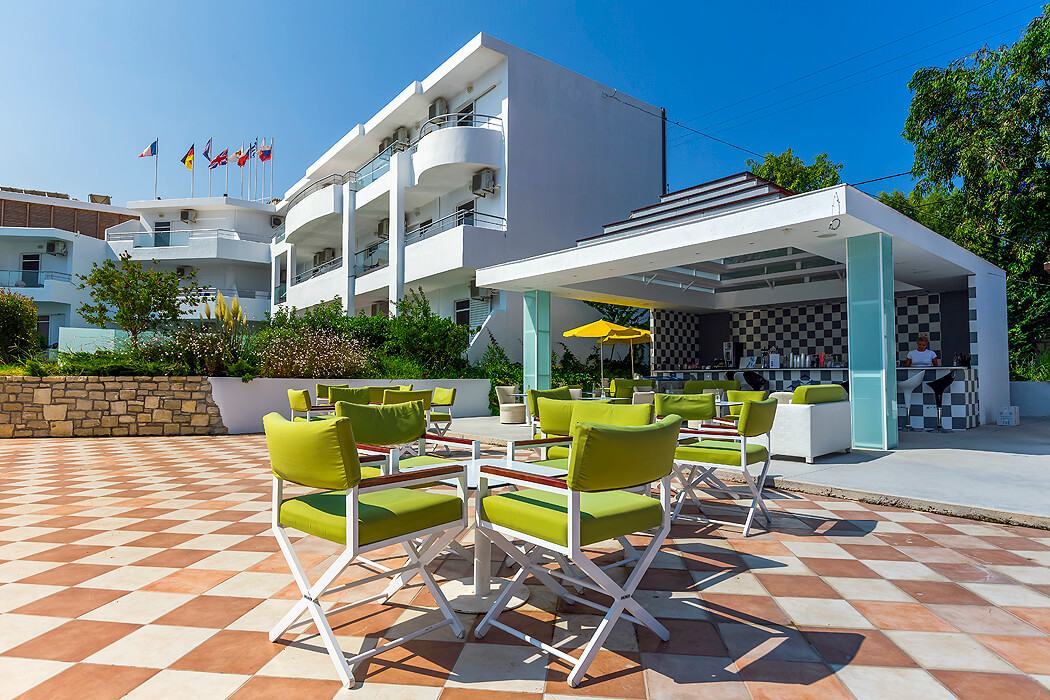 Hotel Rethymno Residence - zielone krzesła