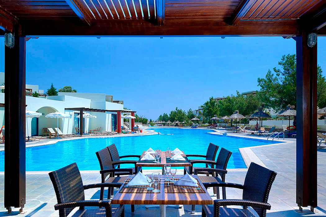 Hotel Labranda Miraluna Village - restauracja przy basenie