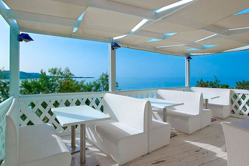 Sunrise Lardos Hotel - kanapy z widokiem na morze