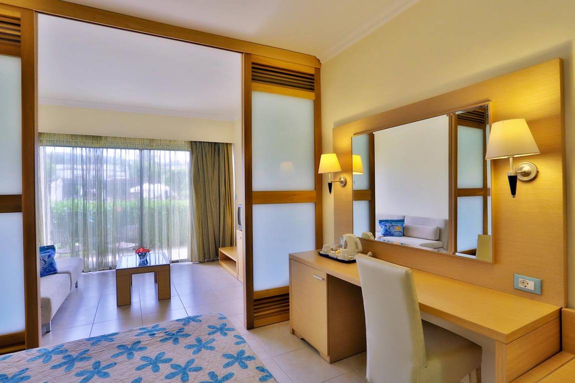 Family Room Sliding Door  garden -pool view balcony or terrace 