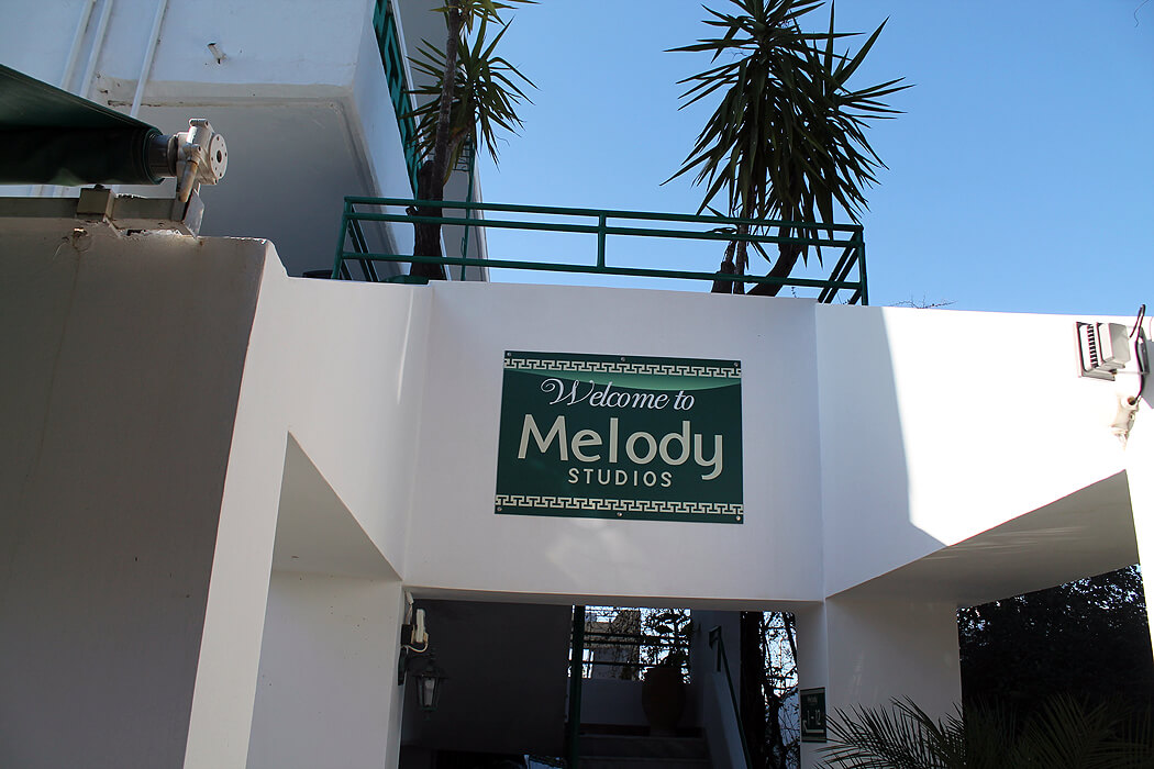 Hotel Melody Studios - tablica informacyjna