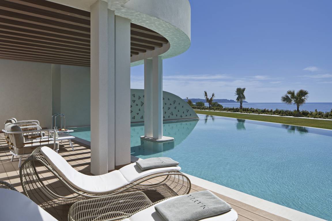 MAYIA SUITE WITH PRIVATE POOL SEA VIEW