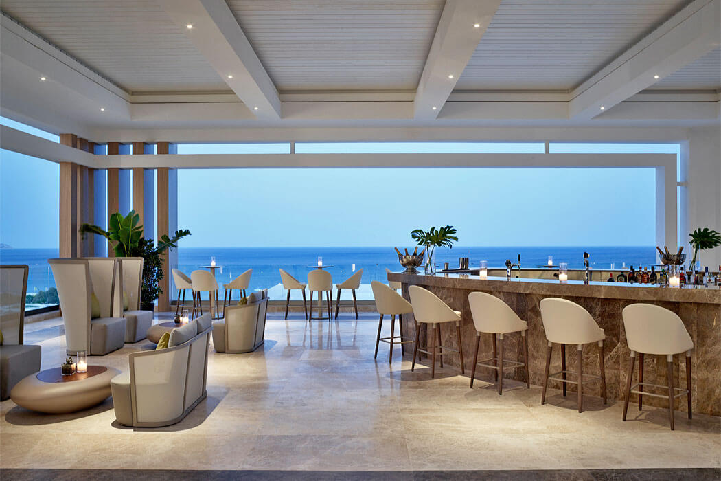Hotel Mayia Exclusive Resort & Spa - główny bar