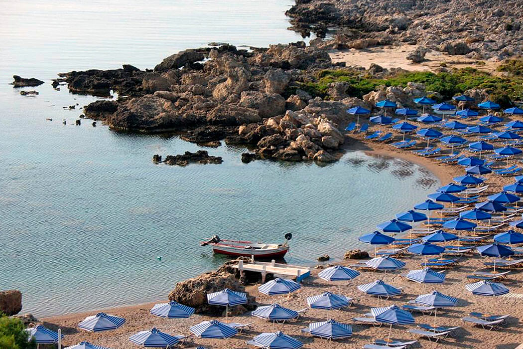 Hotel Maroula Studios - leżaki na plaży
