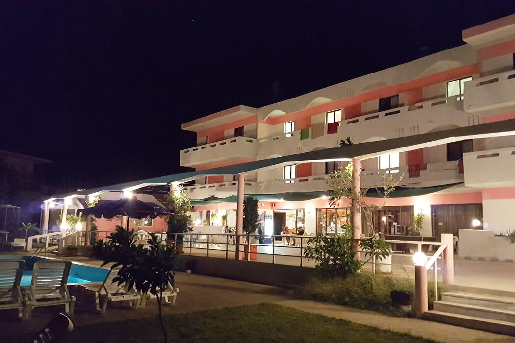 Hotel Oleander Studios - widok nocą 