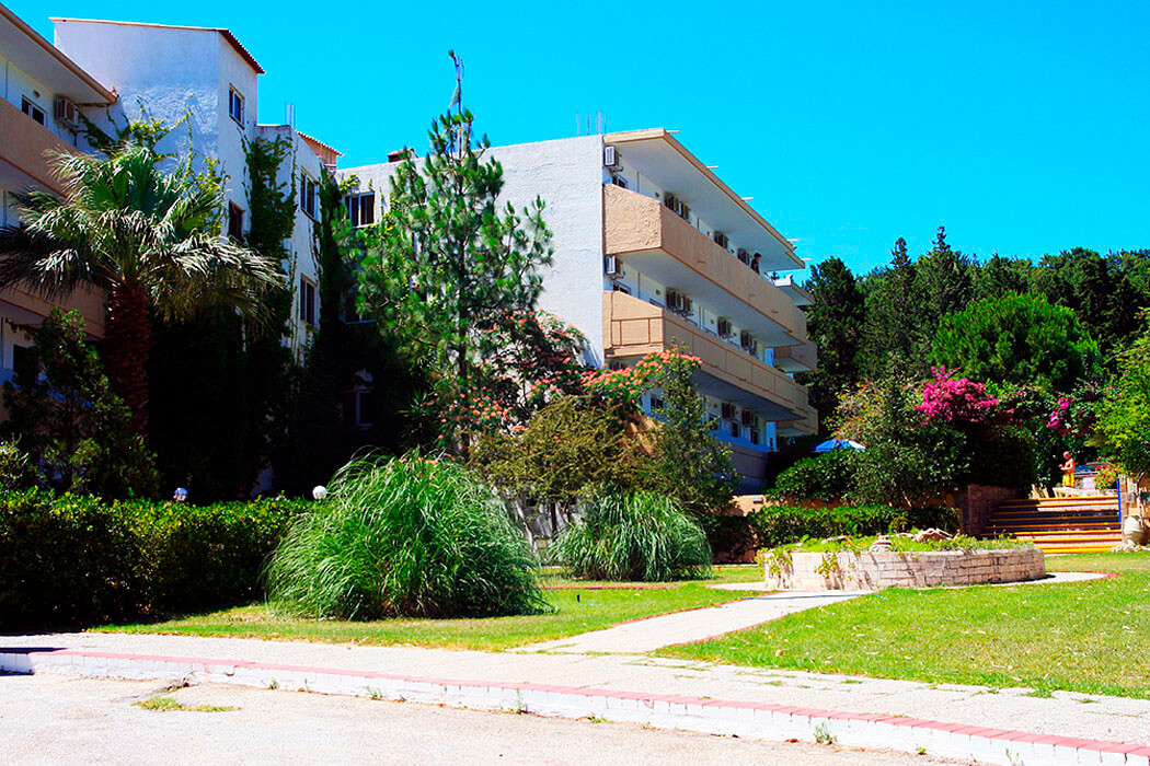 Achousa Hotel - budynek główny