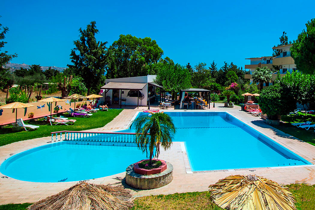 Achousa Hotel - basen odkryty