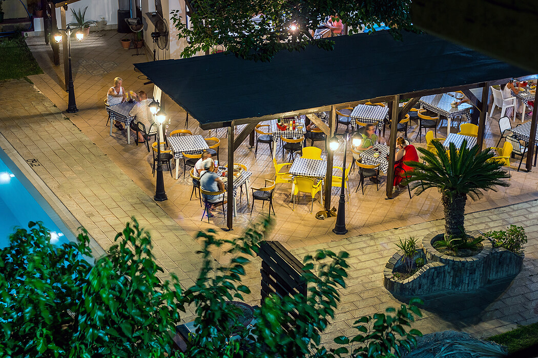 Achousa Hotel - widok z góry na restaurację