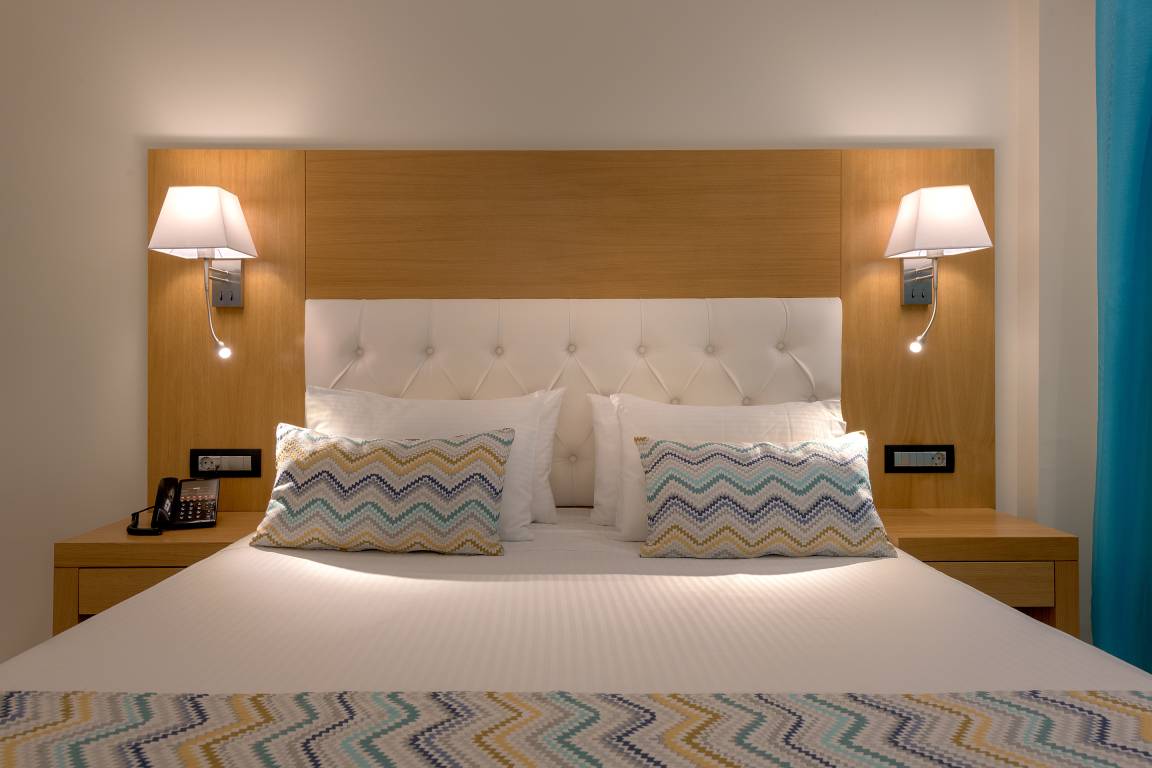DOUBLE ROOM