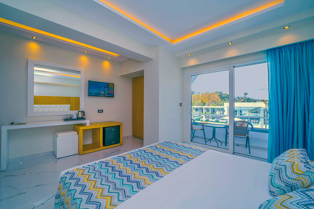 Oceanis Park Hotel - pokój  z lustrem