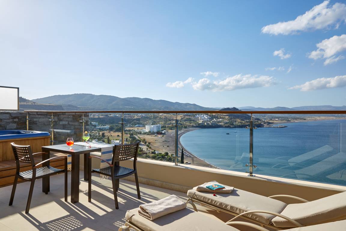 DOUBLE DELUXE SEA VIEW OUTDOOR JACUZZI