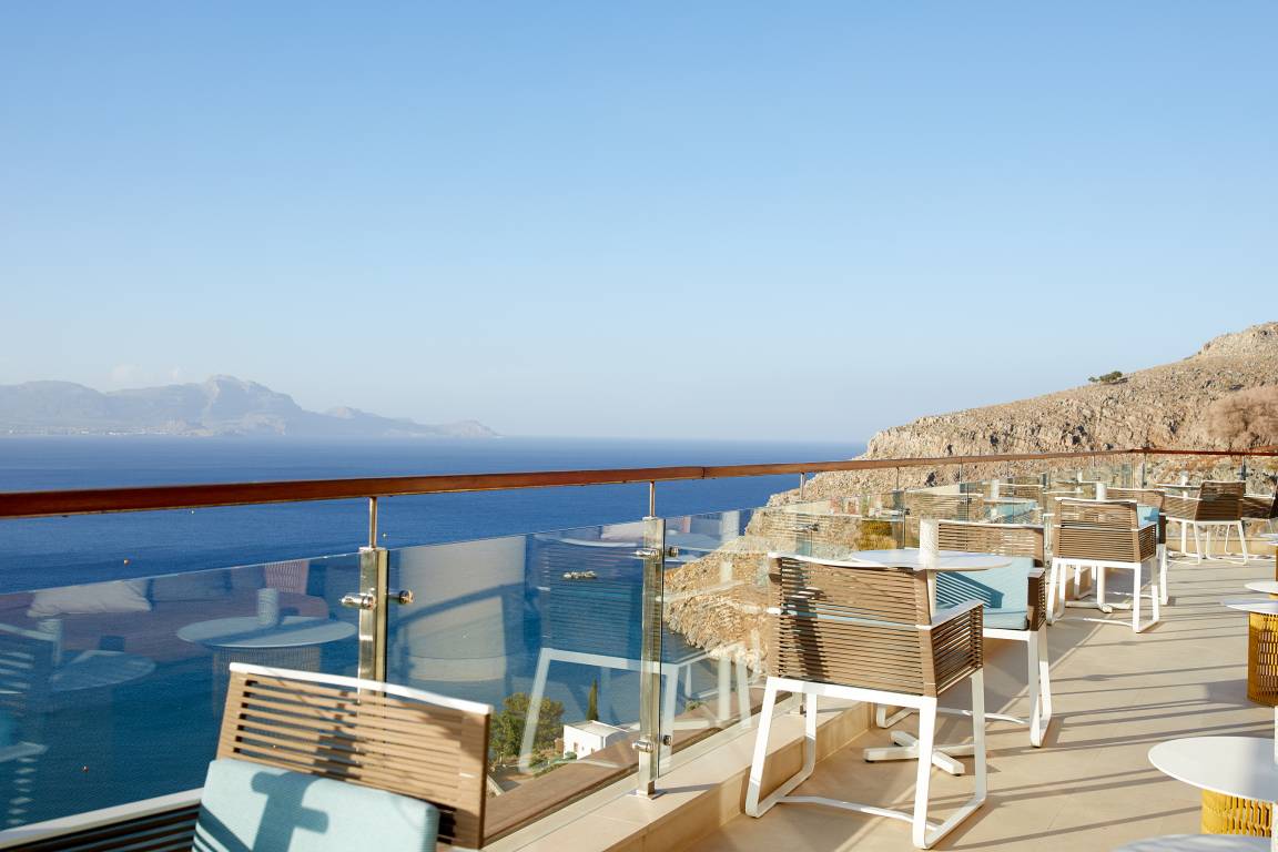LUNA ROSSA LOUNGE BAR